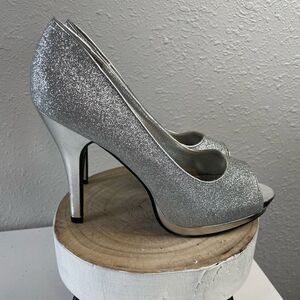 NWT Rampage Metallic Silver Open Toe Heels Size 7.5